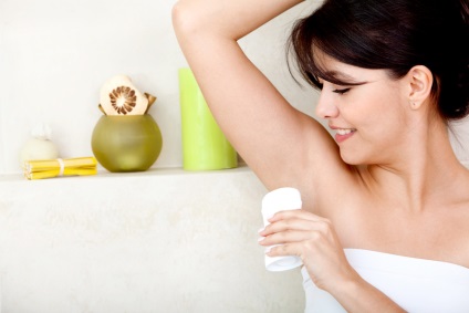 De ce este mai bine să aplicați deodorant pe timp de noapte și să luați medicamente dimineața