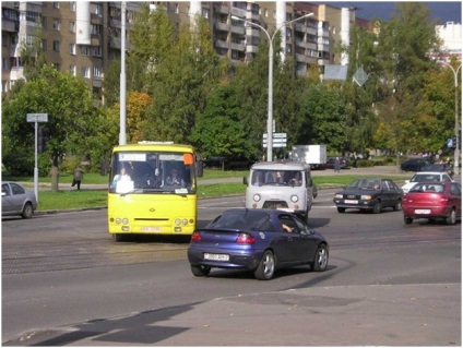 Balra engedélyezi vagy letiltja a fordulat, balra és viszont