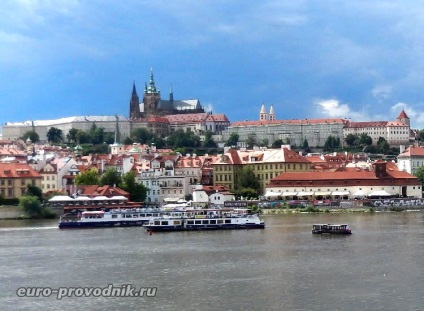 Castelul Praga din Praga, care arata din partea de est a cetatii