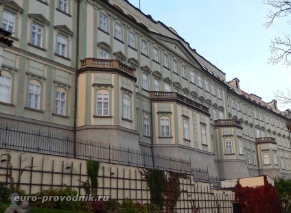 Castelul Praga din Praga, care arata din partea de est a cetatii