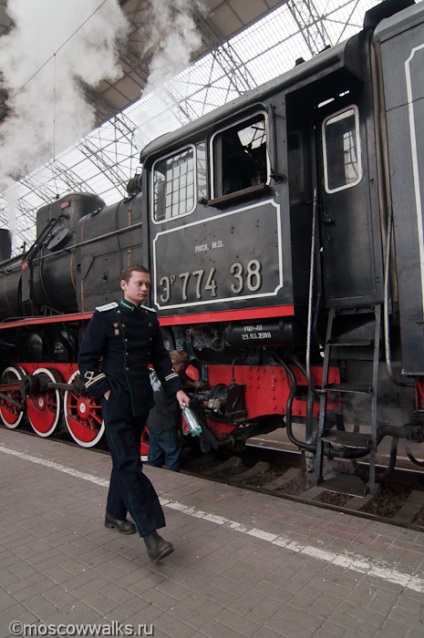 O plimbare pe o locomotivă retro de-a lungul inelului și în depozitul din fața Moscovei