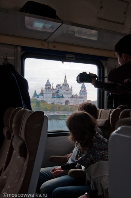 O plimbare pe o locomotivă retro de-a lungul inelului și în depozitul din fața Moscovei