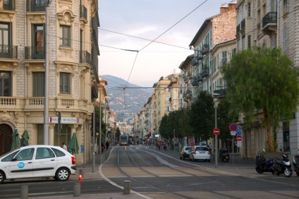 Călătorie spre Anno pe un tren de conuri de pin, un caleidoscop european