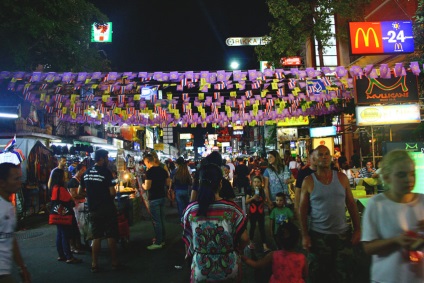 Уважаеми сърцето Khaosan Road в Банкок, poslebolgarskaya живот в Азия