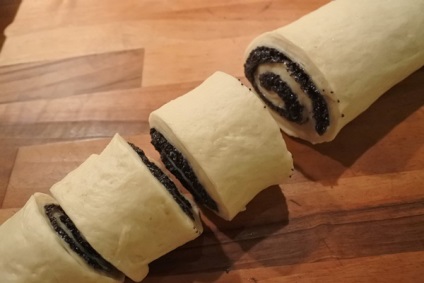 Poppy tekercs csokoládé jegesedés - modern otthoni főzés recept egy fotó