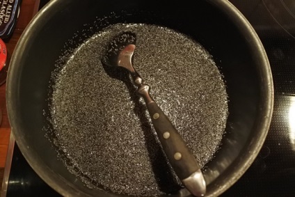 Poppy tekercs csokoládé jegesedés - modern otthoni főzés recept egy fotó