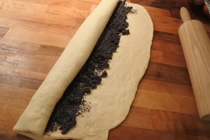 Poppy tekercs csokoládé jegesedés - modern otthoni főzés recept egy fotó