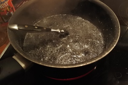 Poppy tekercs csokoládé jegesedés - modern otthoni főzés recept egy fotó