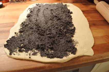 Poppy tekercs csokoládé jegesedés - modern otthoni főzés recept egy fotó