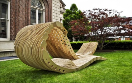 Pavilionul de grădină (bench) al permeabilității vizuale este un loc ideal pentru a vă relaxa pe o proaspătă