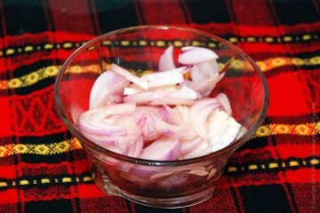 Salata de varza rosie cu maioneza sau unt