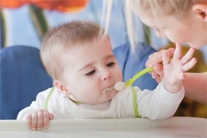 Cu ce ​​și când să începeți să-l atragi pe copil cu ce alimente să înceapă hrănirea, un copil de până la un an