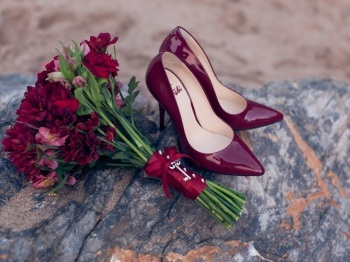 Mire kell viselni a claret cipőket, hogy ilyen Bordeaux és hogyan viselik - a női blog