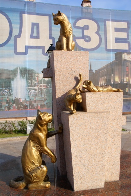 Szobrok és emlékművek macskák Oroszországban