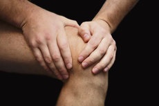 Caz de tratare cu succes a contracției cronice a articulației genunchiului