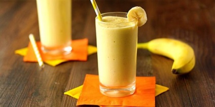 Smoothies cu o banana (cu fulgi de ovăz, cu brânză de vaci, cu lapte) rețete