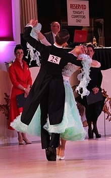 Dansul în sala de bal