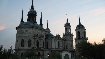 Manor tauri biserica pseudo-gotică și parcul englez în suburbi - locuri - riamo