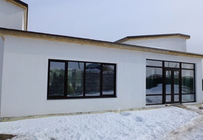 Instalarea de ferestre în cabane de la compania 