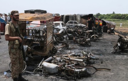 Explozia unui camion pe benzină în Pakistan