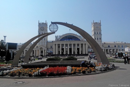 South Station Kharkov címét, telefonszámát, útmutatást, hogyan lehet eljutni a város központjában