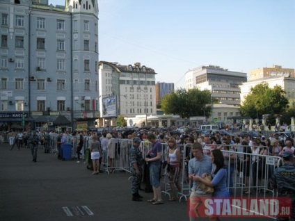 Cu o oră înainte de concertul Madonei, o cultură populară