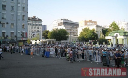 Cu o oră înainte de concertul Madonei, o cultură populară