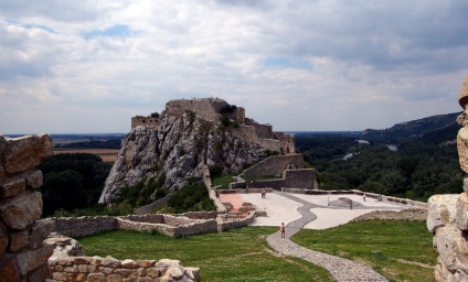 Castelul devine excursie, expoziție, adresă exactă, telefon