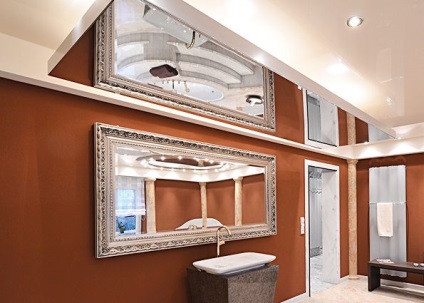 Plafonul de oglindă într-un interior modern (fotografie)