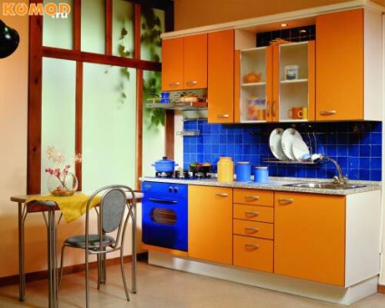 Sárga és kék konyha, fotó, kék-sárga, belsőépítészeti példák fotókkal, színkombinációk, minden
