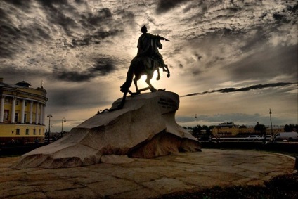 Legende interesante și mistice despre călărețul de cupru, centrul din Sankt Petersburg