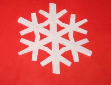 24 Variante de fulgi de zăpadă de hârtie