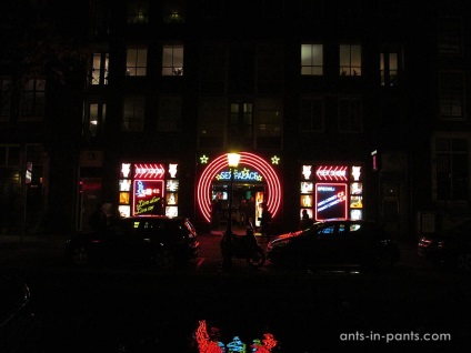 Amszterdam piros lámpás negyedben, prostituáltak, és nem csak, hangyák nadrág