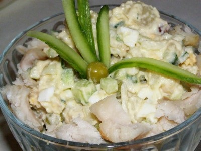 Salată din pește fiert