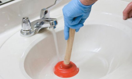 Cum să curățați conductele de canalizare într-o casă privată de curățare și spălare a țevilor, cum să pumnii, curățați