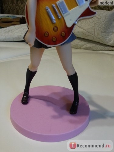 O figurină de k-on! Yui hirasawa chitara - «figura k-on! Yui hirasawa (yui hirasawa) cu o chitară în școală