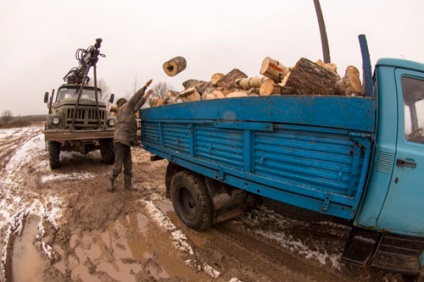 Raport de fotografie despre modul de livrare a lemnului de foc