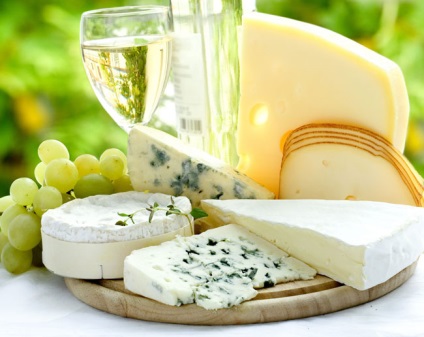 Ce fel de vin este servit la brânză cu mucegai