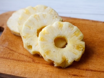 Cum să gătești ananas, prăjit în sirop picant - o rețetă dovedită pas cu pas cu o fotografie pe delicioasă