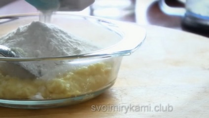 Cum să faci o prăjitură de lamaie într-o rețetă pas cu pas cu o fotografie