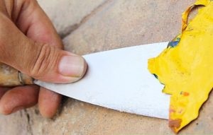 Hogyan lehet eltávolítani a festéket a kő