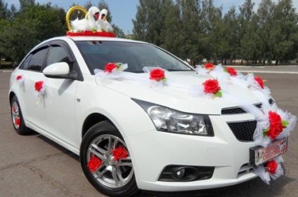 Cum de a decora o mașină de nuntă cu panglici