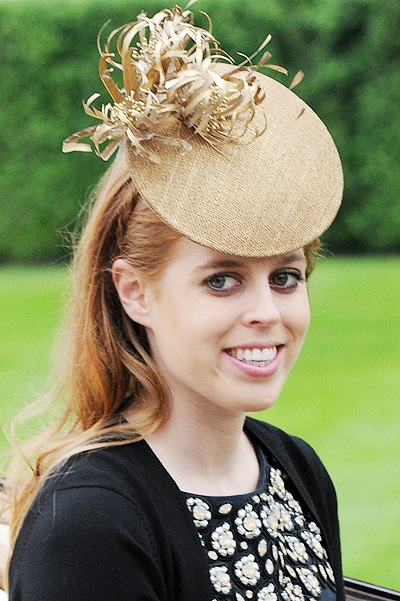 Calendar - bârfele pălăriilor preferate ale prințesei Beatrice în ziua ei de naștere, bârfa