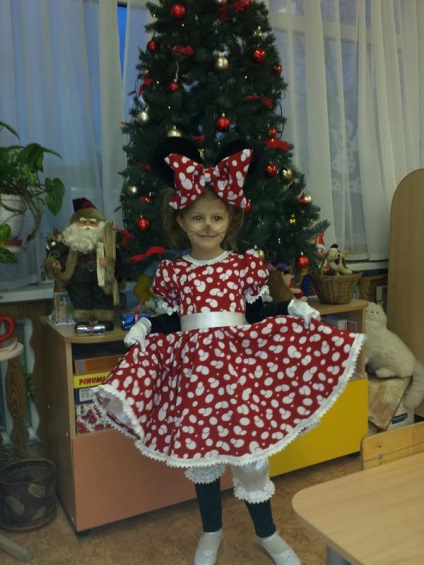 Costume de carnaval de mâna unui costum minni-maus - un copil - un club de mama