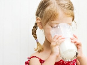 Lapte de vacă în rația copiilor 