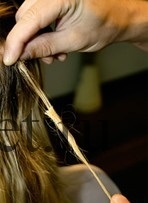 Corectarea extensiilor pentru păr, îndepărtarea părului după extensia părului, re-extinderea părului - secretul părului