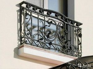 Balustrade forjate ceea ce este, avantajele și dezavantajele unui astfel de gard, o fotografie a opțiunilor frumoase de balustradă