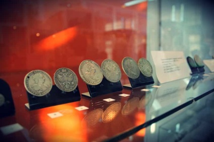 Cine sunt povestirea și descrierea numismatiștilor