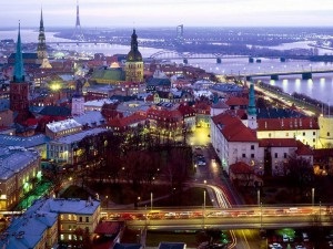 Vásárolja egészségbiztosítási online Lettország, akik külföldre utaznak Insurance Online