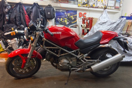 Experiența personală ducati monster 400 2005 - monstru ducati 400, adică prima motocicletă